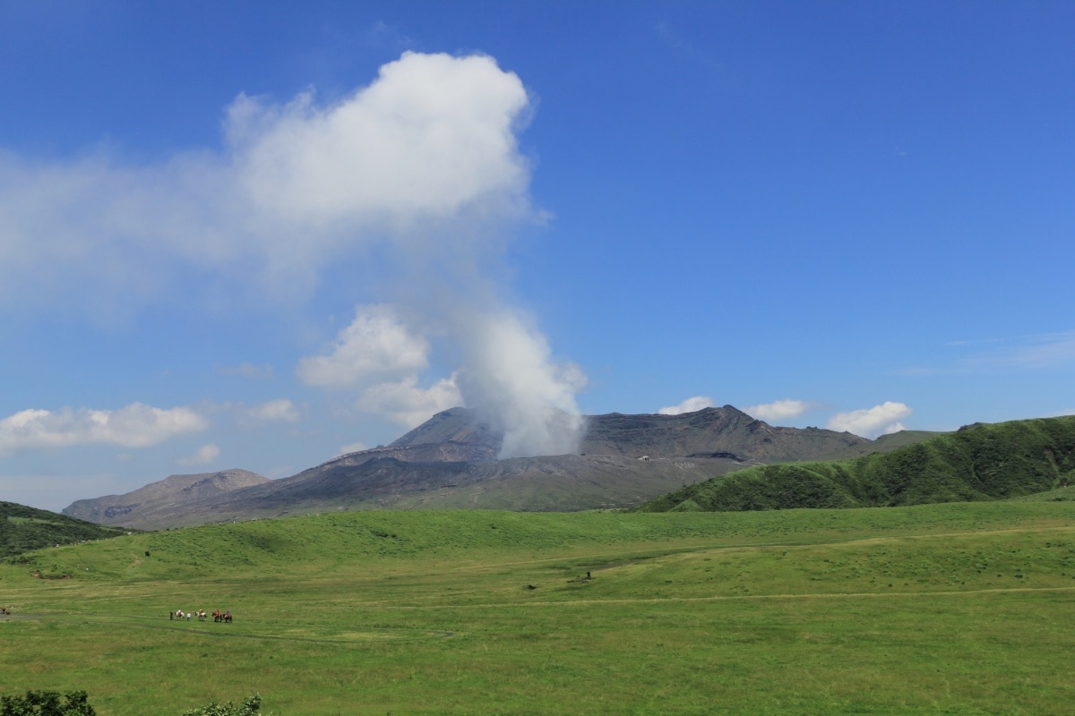 1 ภูเขาไฟอะโสะ (Mount Aso)