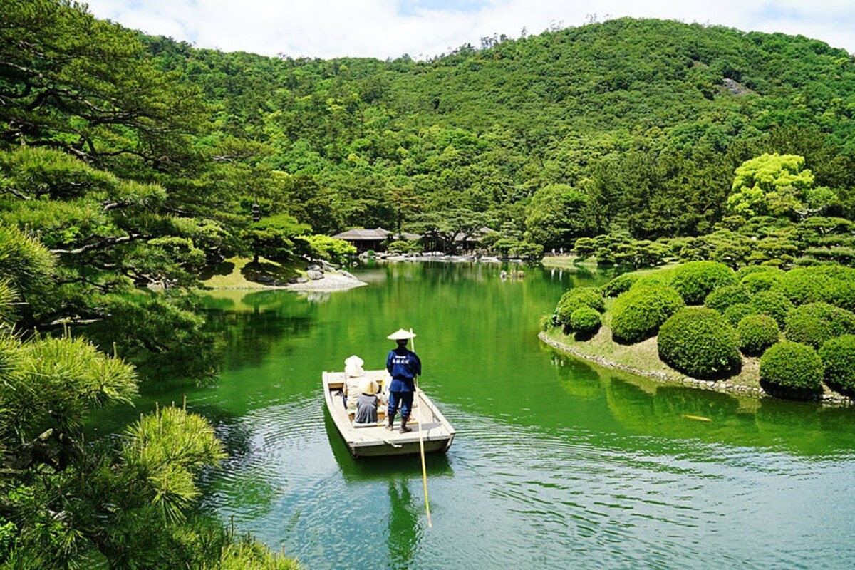 สวนริตสึริน (Ritsurin Garden)