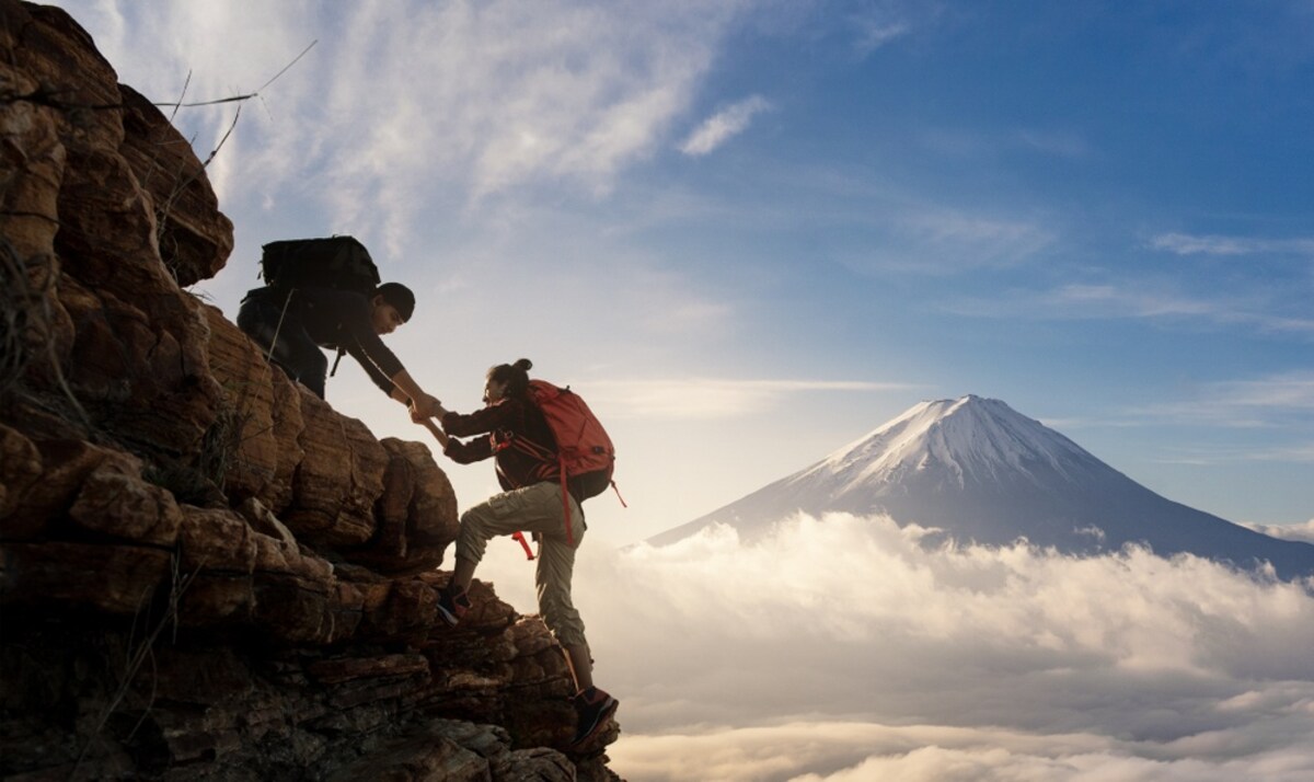 2. ปีนเขา (Climbing)