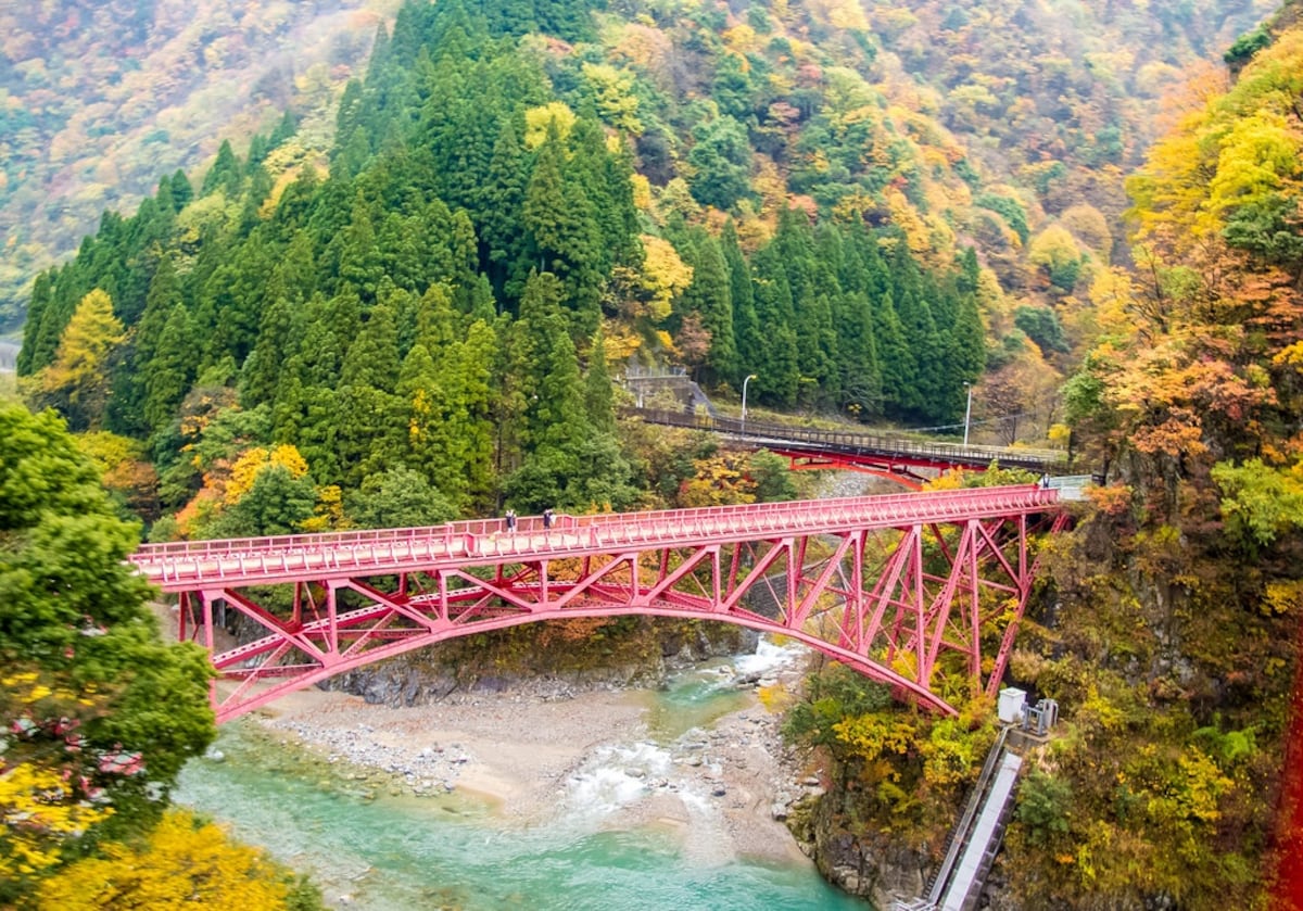 5 หุบเขาคุโรเบะ (Kurobe Gorge)