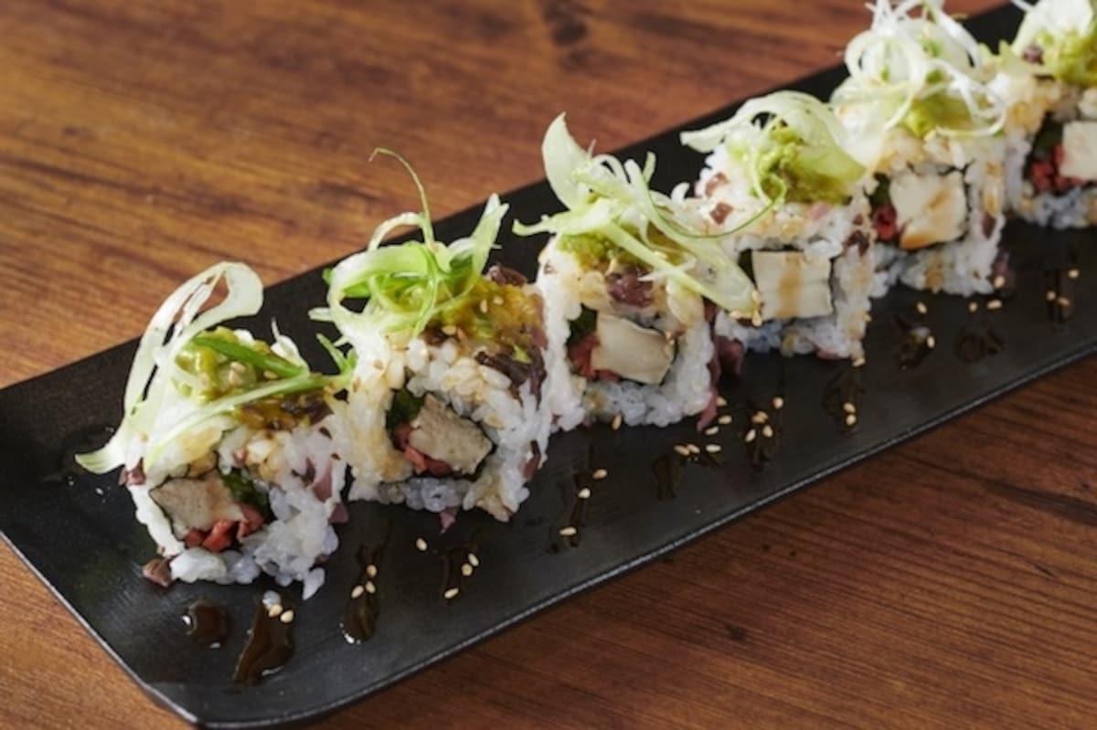 Vegetable Sushi Rolls (¥1,380/US$13)