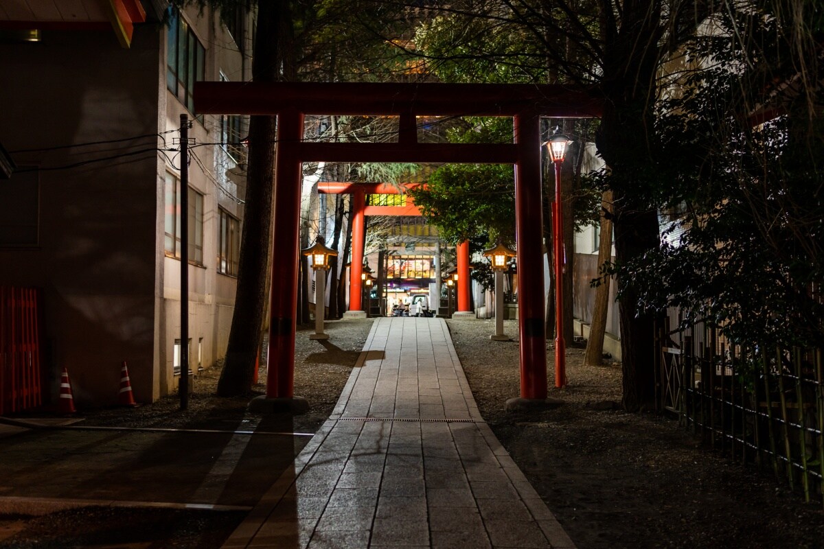 สถานีชินจูกุซังโจเมะ (Shinjuku-sanchome Station)