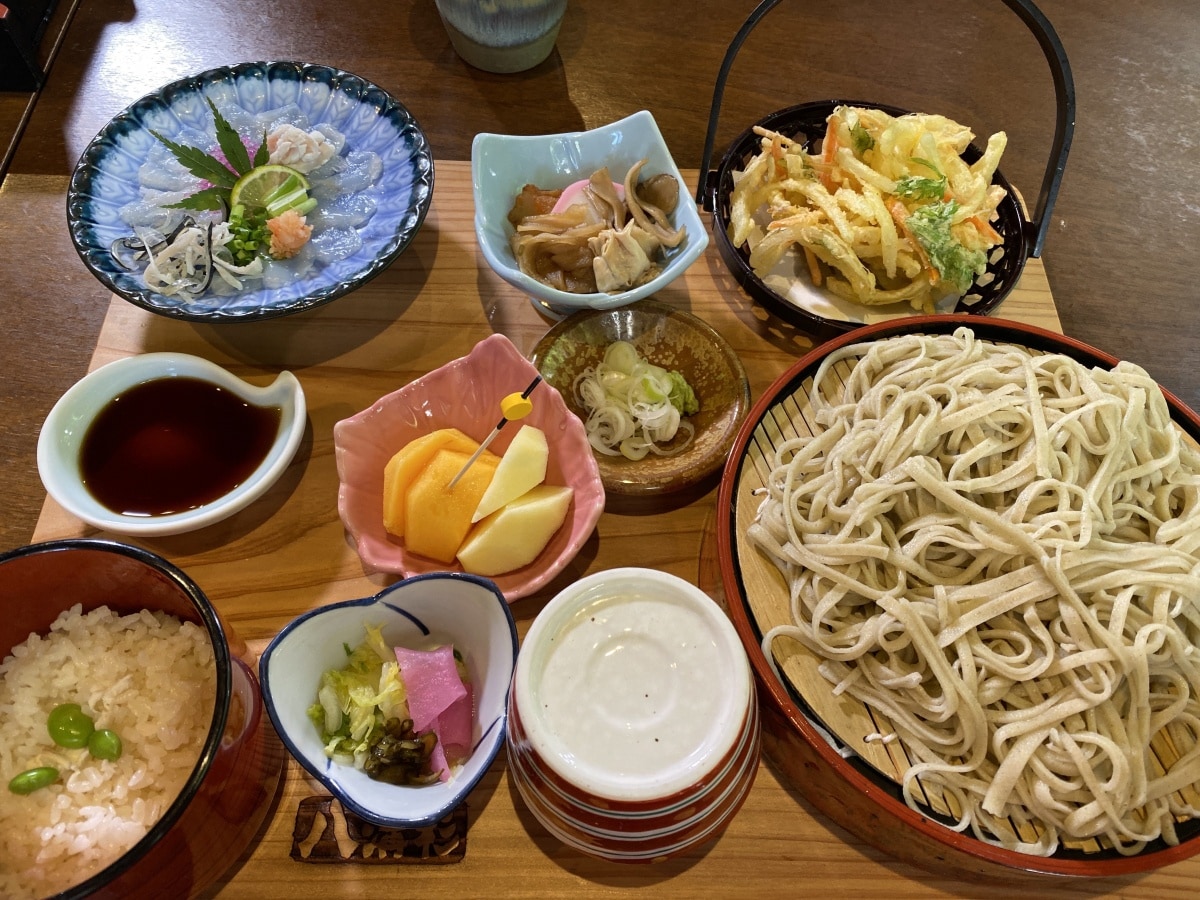 吃溫泉河豚自己動手做八溝蕎麥麵「御前岩物産センター」