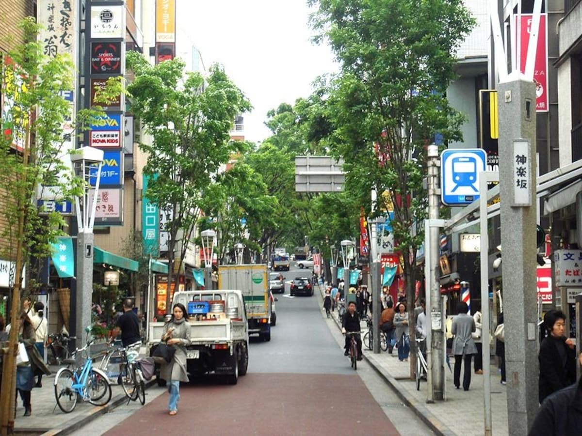 N-10 สถานีอีดาบาชิ (Iidabashi Station)