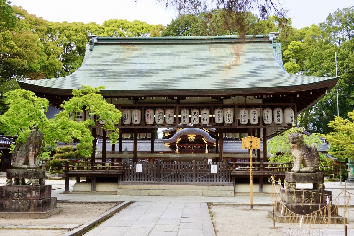 京都 祈願嫁入豪門的神社 今宮神社 與流傳千年的美食 一文字屋和輔 烤糰子 All About Japan