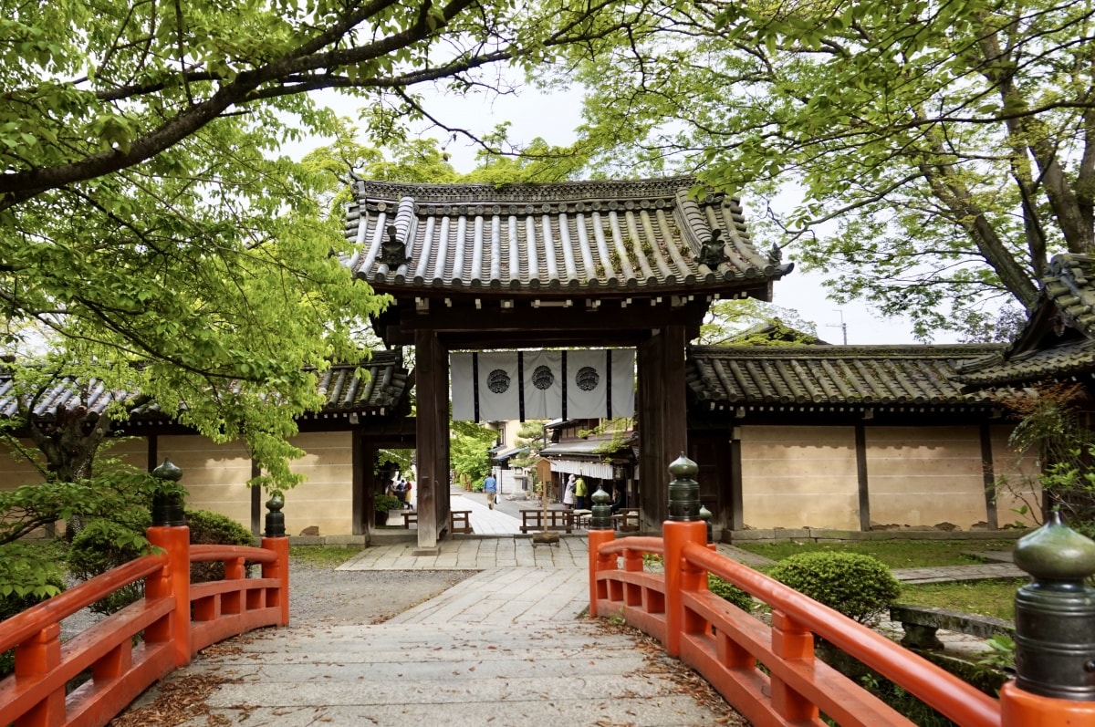 逾1000年的老字號名物 一文字屋和輔「あぶり餅」