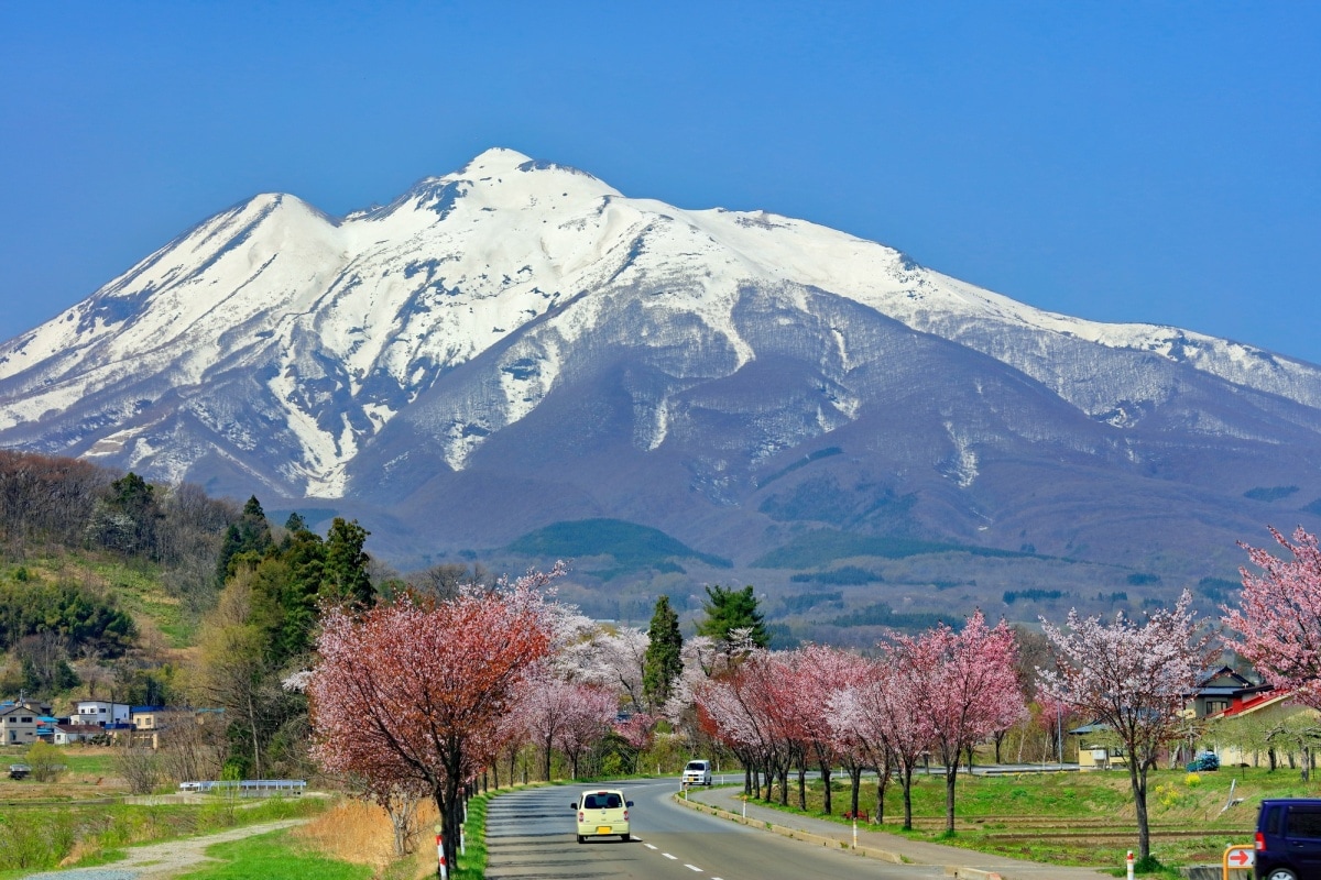 2. ภูเขาอิวากิ (Mt.Iwaki) จังหวัดอาโอโมริ (Aomori)