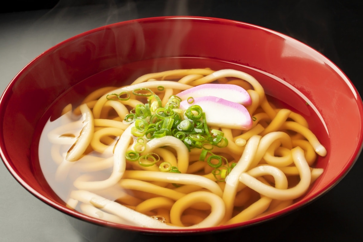 2. อุด้ง (udon/うどん)