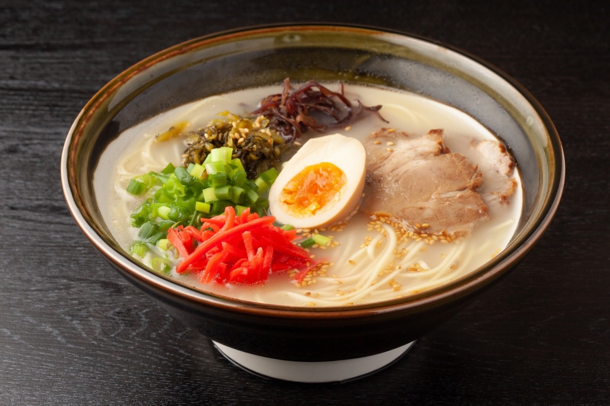 3.4 ทงคตสึราเม็ง (tonkotsu ramen/とんこつラーメン)