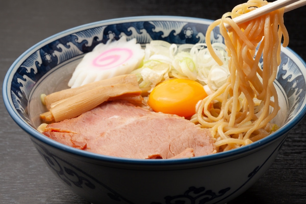 6. อะบุระโซบะ (abura soba/油そば)