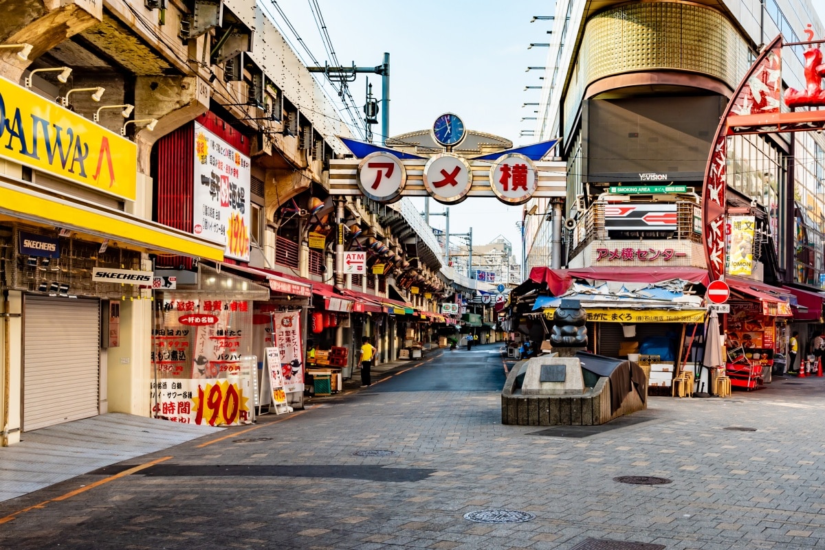 2. ตลาดอะเมโยโกะ (Ameyoko Market)