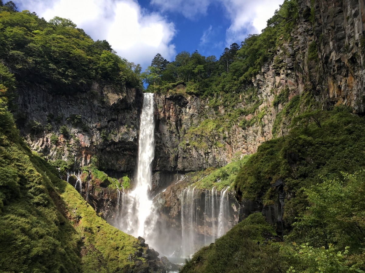 一定要去的日本绝景：气势磅礴的华严瀑布