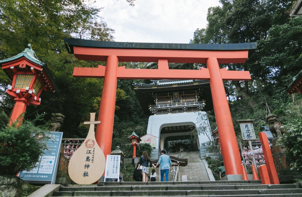 anime japanese towns and forests