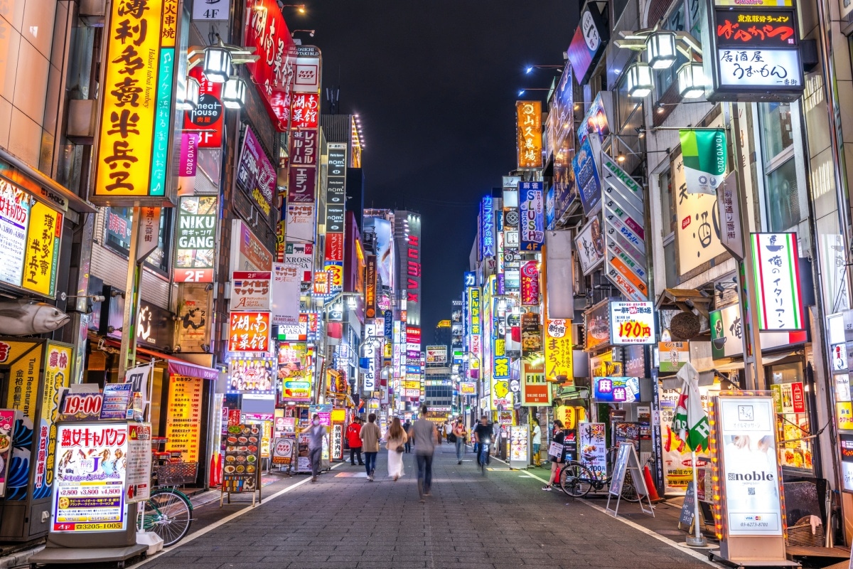 9. ตระเวนราตรีที่ย่านชินจูกุ (Shinjuku)