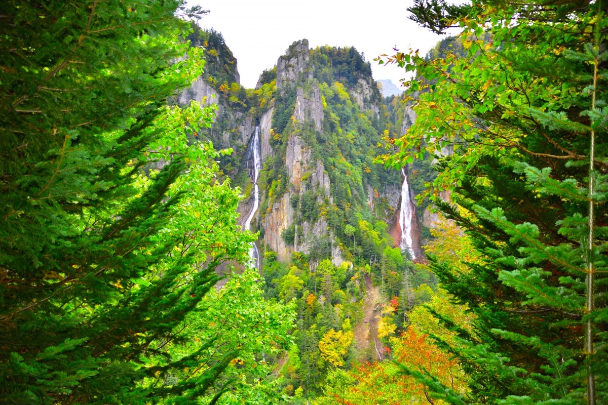 3. น้ำตกริวเซ และน้ำตกกิงกะ (Ryusei and Ginga Falls)