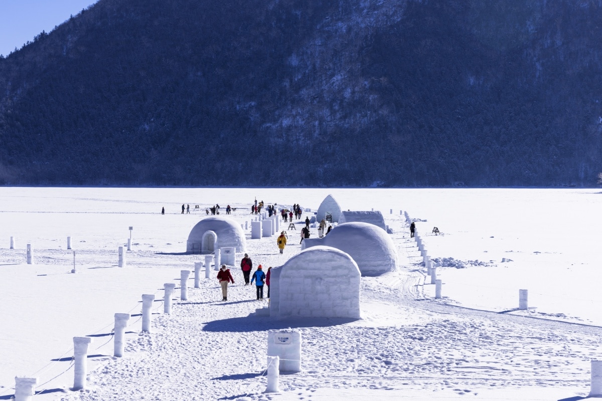 1. ทะเลสาบชิคาริเบ็ทสึ จังหวัดฮอกไกโด (Lake Shikaribetsu, Hokkaido)