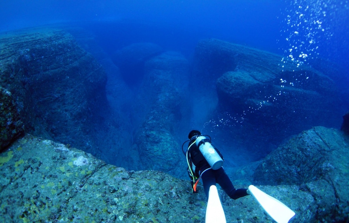 5. เกาะโยนากุนิ (Yonaguni Island)