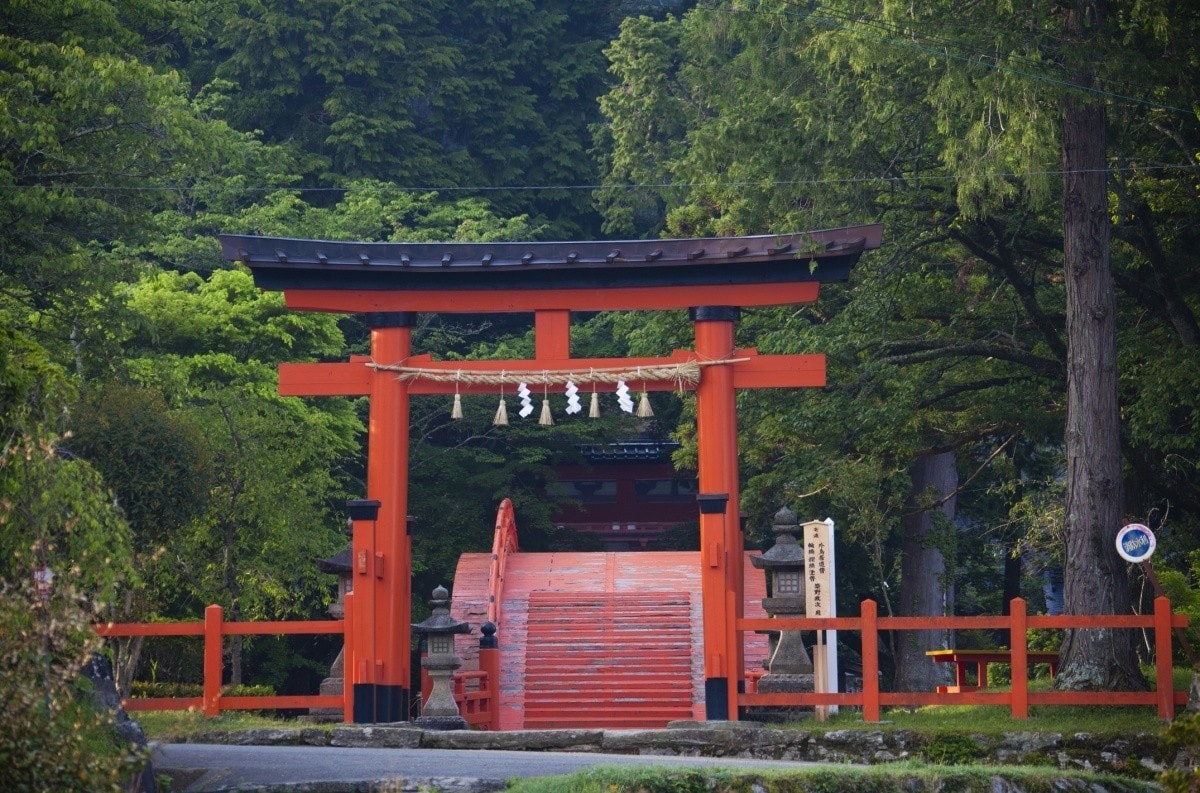 建築差異：神社 vs 寺廟