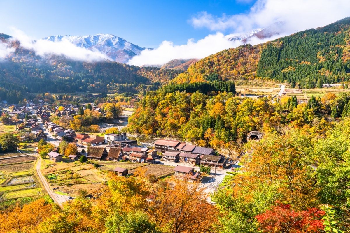 2. หมู่บ้านชิราคาวะโกะ จังหวัดกิฟุ (Shirakawago Village, Gifu)