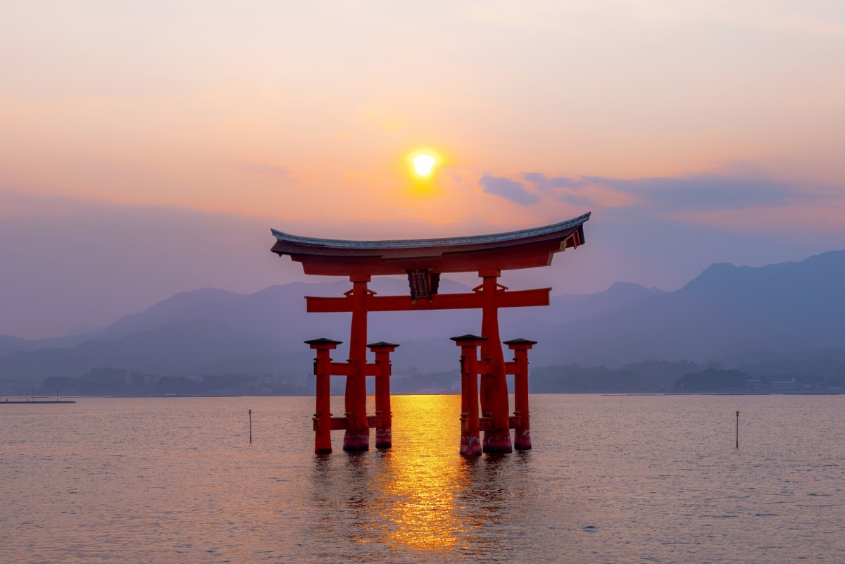 6. เกาะมิยาจิม่า จังหวัดฮิโรชิม่า (Miyajima Island, Hiroshima)