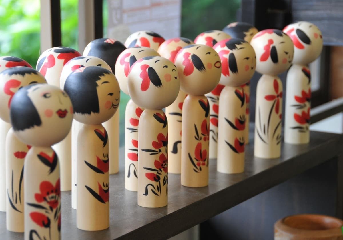 ตุ๊กตาโคเคชิ (Kokeshi Doll)