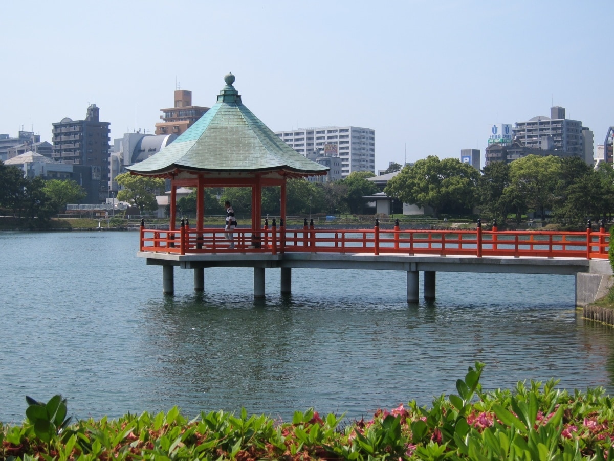 Sunday 10:00: Breakfast and Strolling through Ohori Park