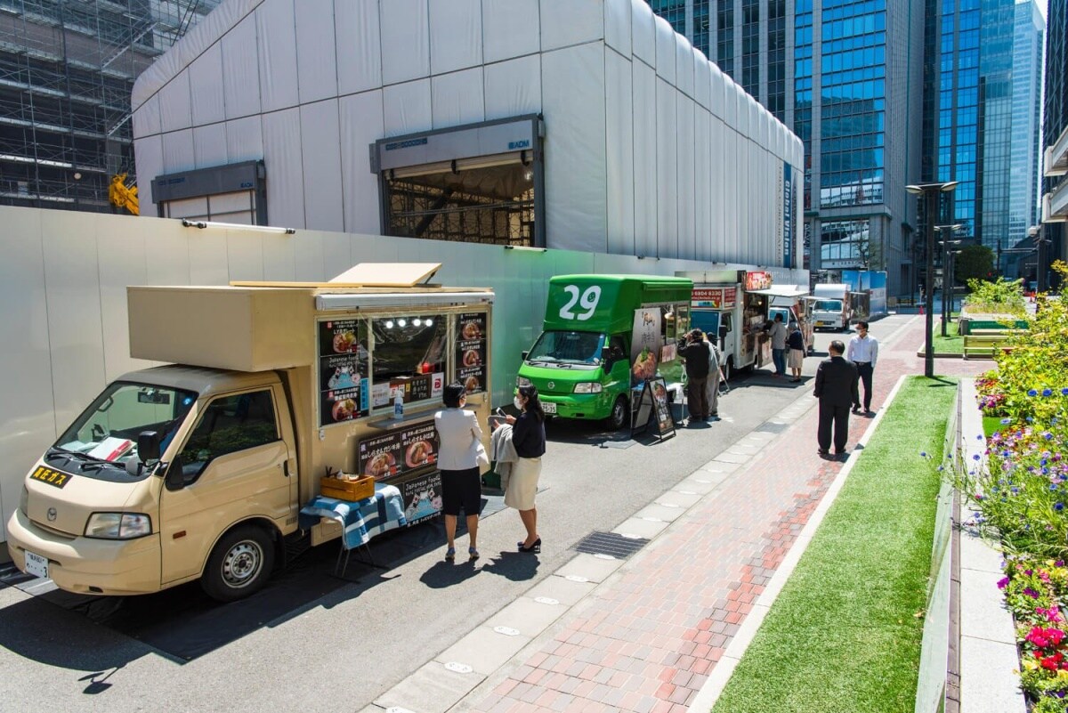 5. โทกิวะบาชิ FOOD TRUCK STREET (TOKIWABASHI FOOD TRUCK STREET)