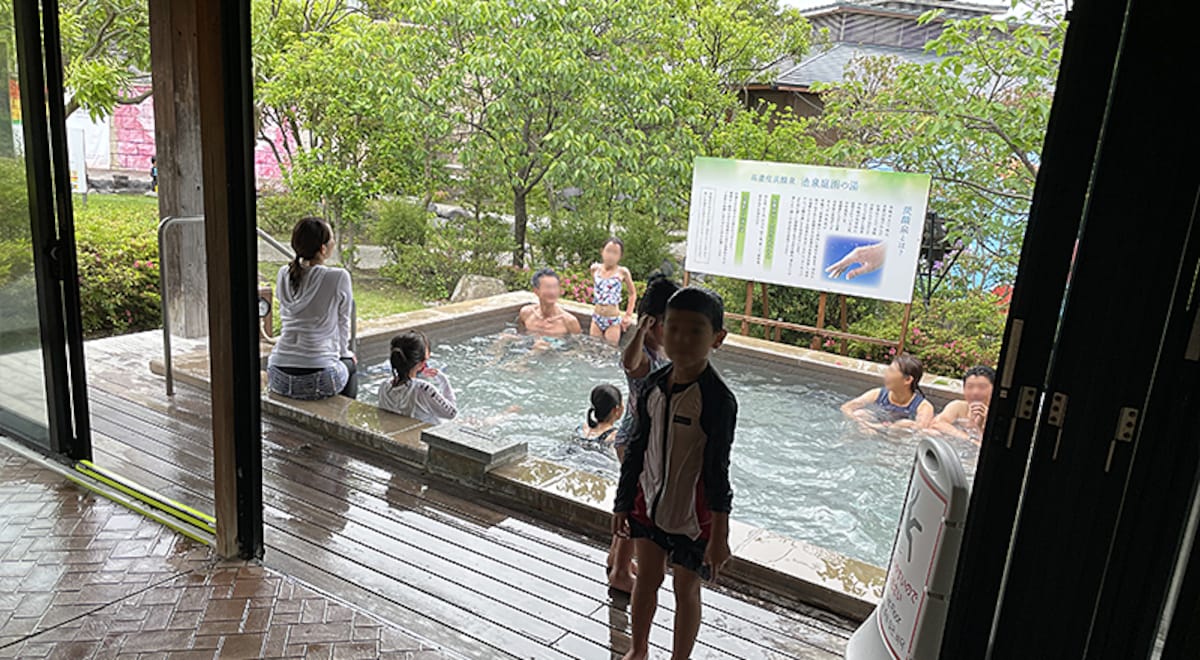 โซนที่ 10：น้ำพุคาร์บอเนต (池泉庭園の湯)