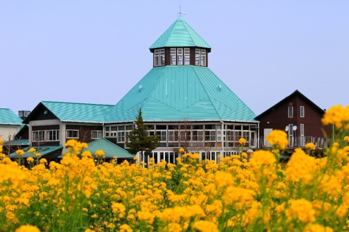 3. สถานีริมทางโทมิอุระบิวะคลับ (Roadside Station Tomiura Biwa Club) จังหวัดชิบะ (Chiba)