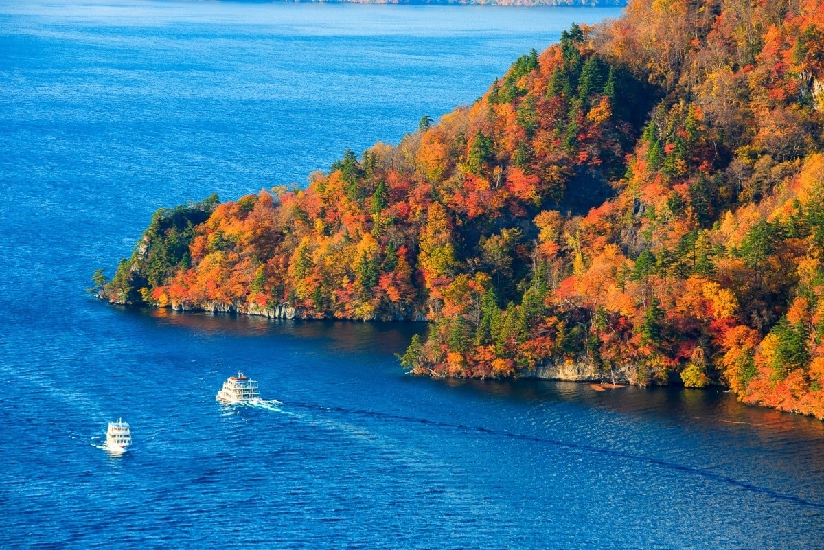 11.  ทะเลสาบโทวาดะ จังหวัดอาโอโมริ (Lake Towada , Aomori)