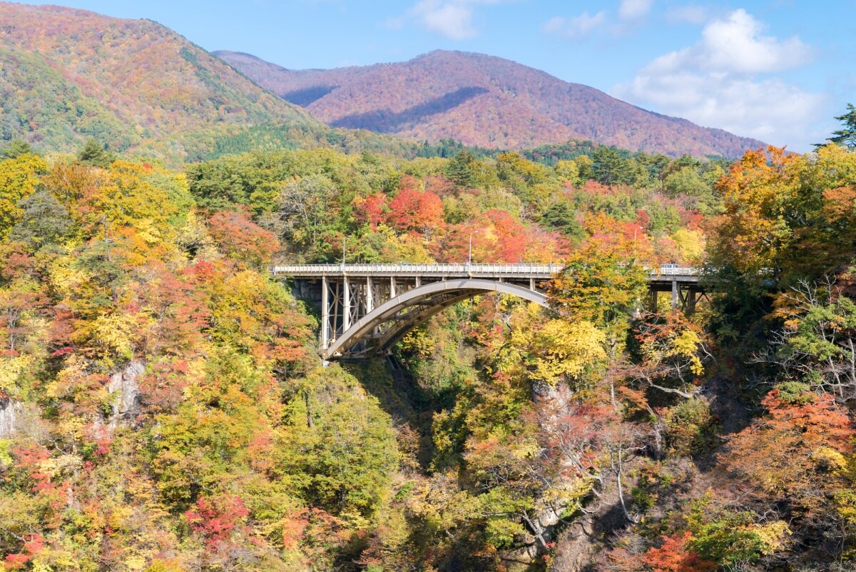 14.  หุบเขานารุโกะ จังหวัดมิยางิ (Naruko Gorge, Miyagi)