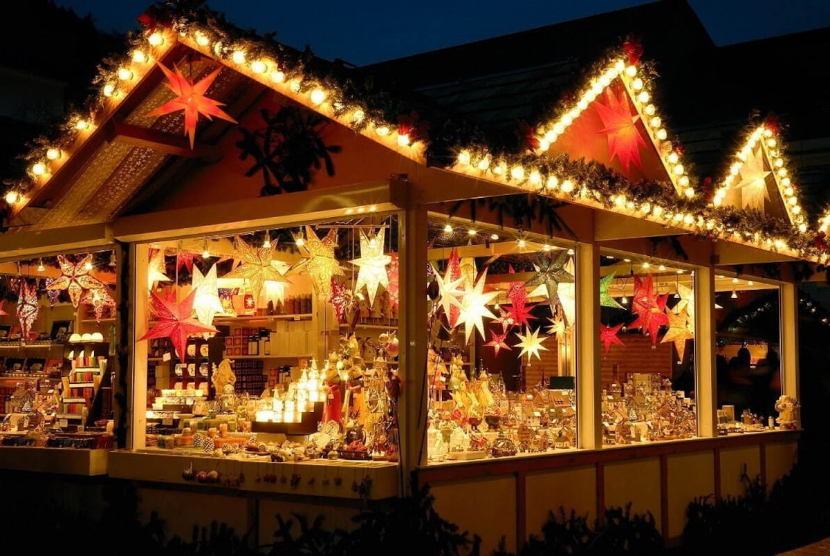 3. ตลาดคริสต์มาสนากาโนะชิมะ จังหวัดโอซาก้า (Christmas Market in Nakanoshima, Osaka)