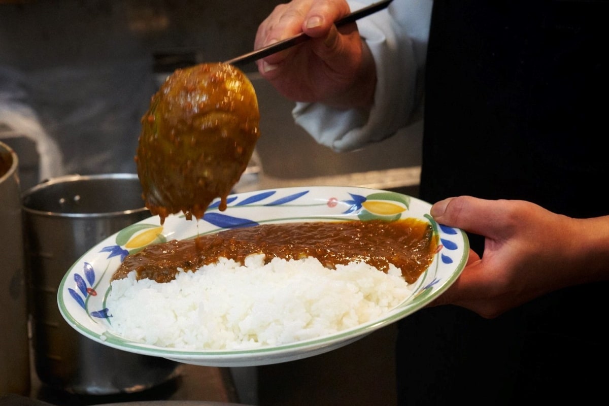 用「CURRY SHOP Mingasu (カレー ショップ ミンガス)」重口味咖哩振奮精神