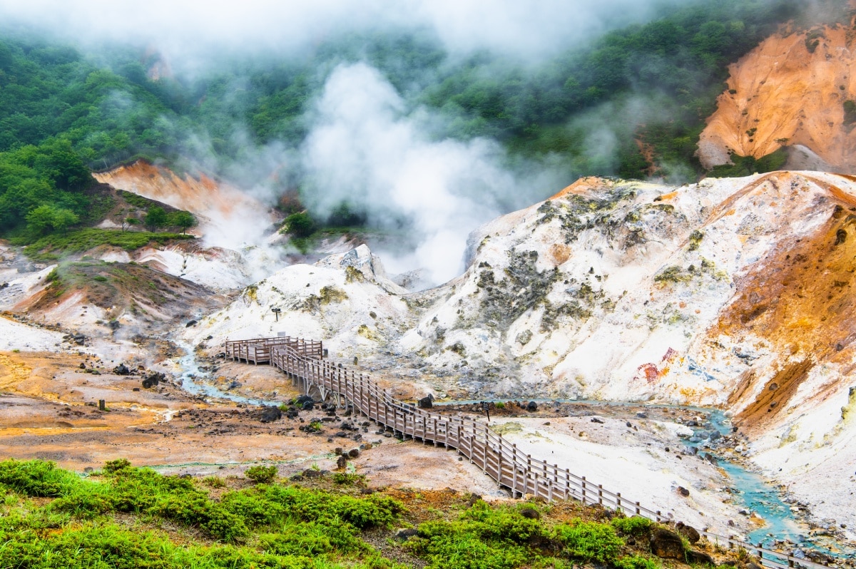 9. แช่ออนเซ็นเก่าแก่ในฮอกไกโดที่โนโบริเบ็ทสึออนเซ็น (Noboribetsu Onsen)