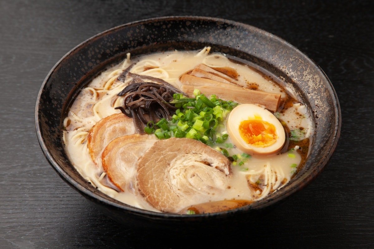 3. คุมาโมโตะราเม็ง（Kumamoto Ramen/熊本ラーメン）จังหวัดคุมาโมโตะ (Kumamoto/熊本県)