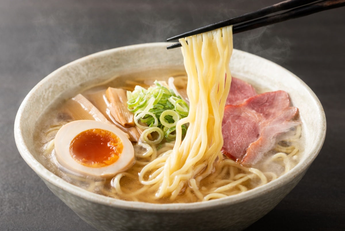 5. ชิโอะราเม็ง (Shio Ramen/塩ラーメン） จังหวัดฮอกไกโด (Hokkaido/北海道)