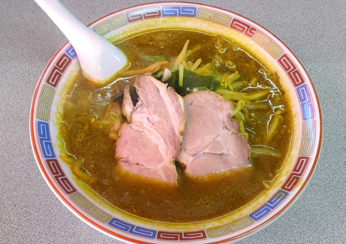 7. ราเม็งซุปแกงกะหรี่มุโระรัง（Muroran Curry Ramen/室蘭カレーラーメン）จังหวัดฮอกไกโดและจังหวัดนีงาตะ (Hokkaido, Niigata)