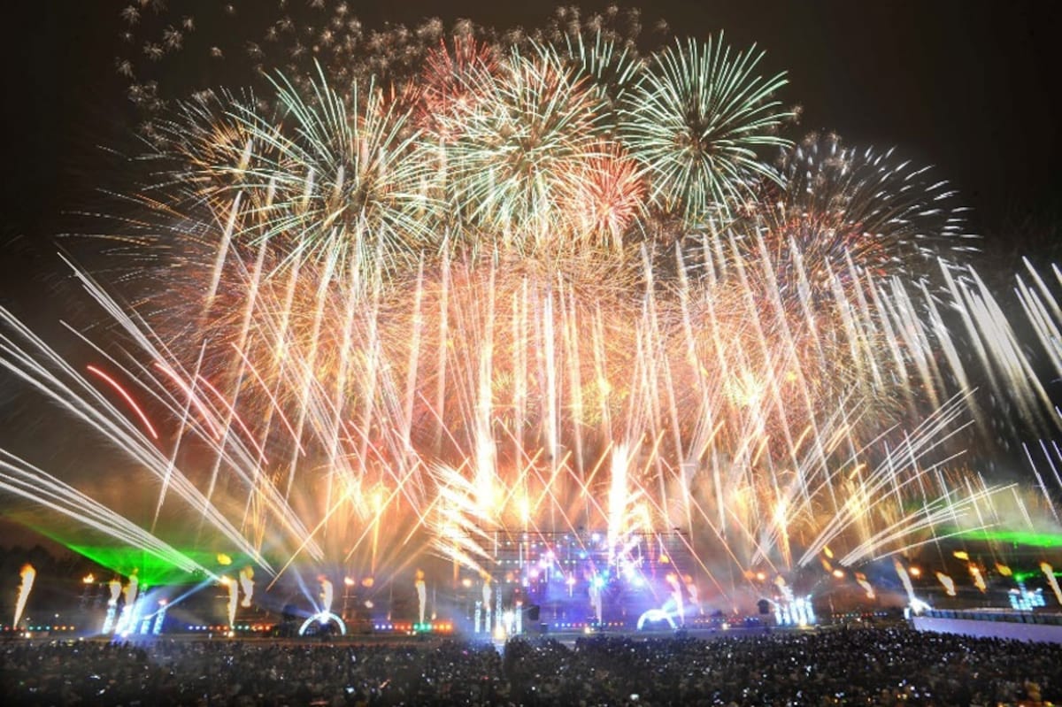 1.งานดอกไม้ไฟคาจิไม l จังหวัดฮอกไกโด (Kachimai Fireworks, Hokkaido)