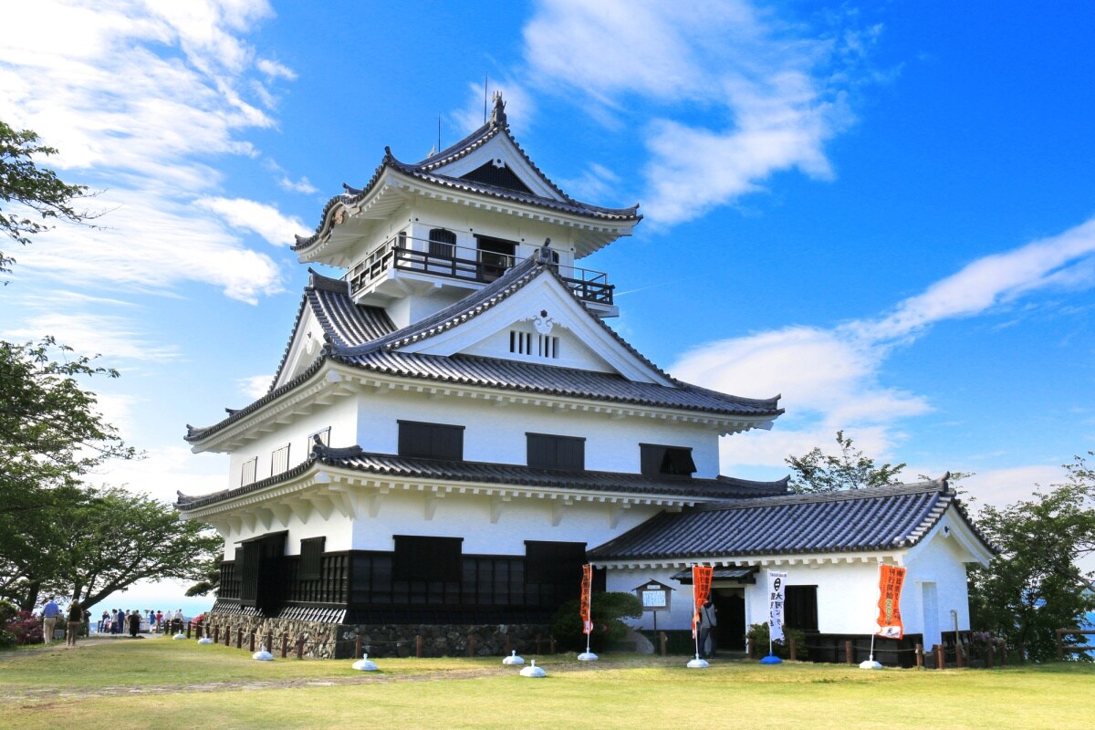 遠眺「城山公園」內的「館山城」後再登高發現美拍視角