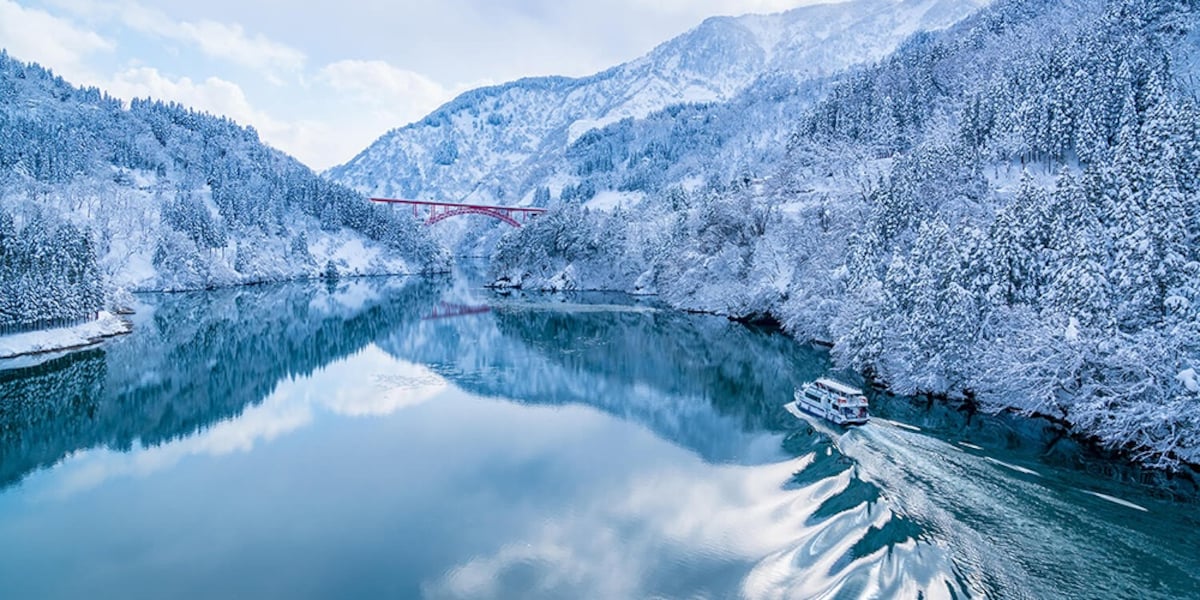 乘坐庄川峡观光船