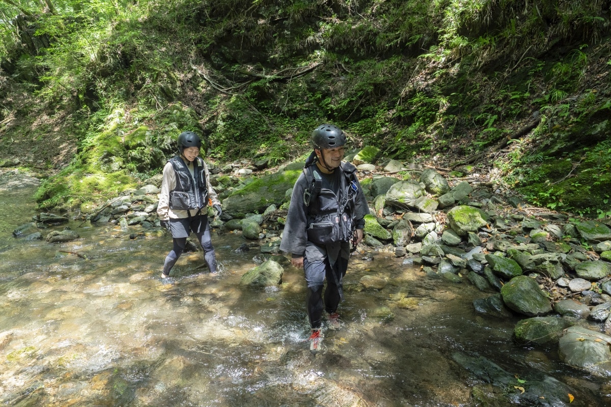 源流の清らかな水に触れ合う、沢登り