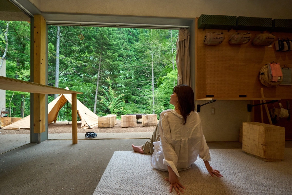 HINOKO SHELTER (Hinohara Village): A members-only cabin utilizing fire