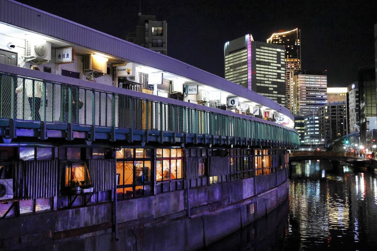 Into Harmonica Alley