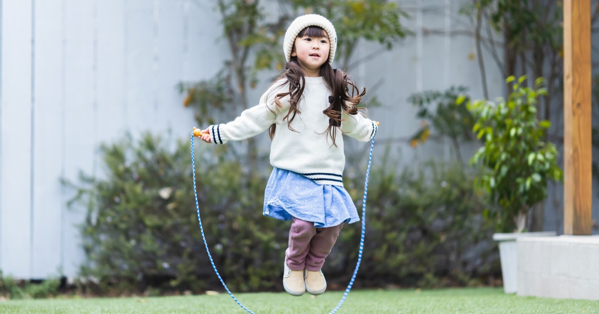 娘がアメリカの小学校で縄跳びをしていると「なにそれスゲエ！」と人が集まってきて…？