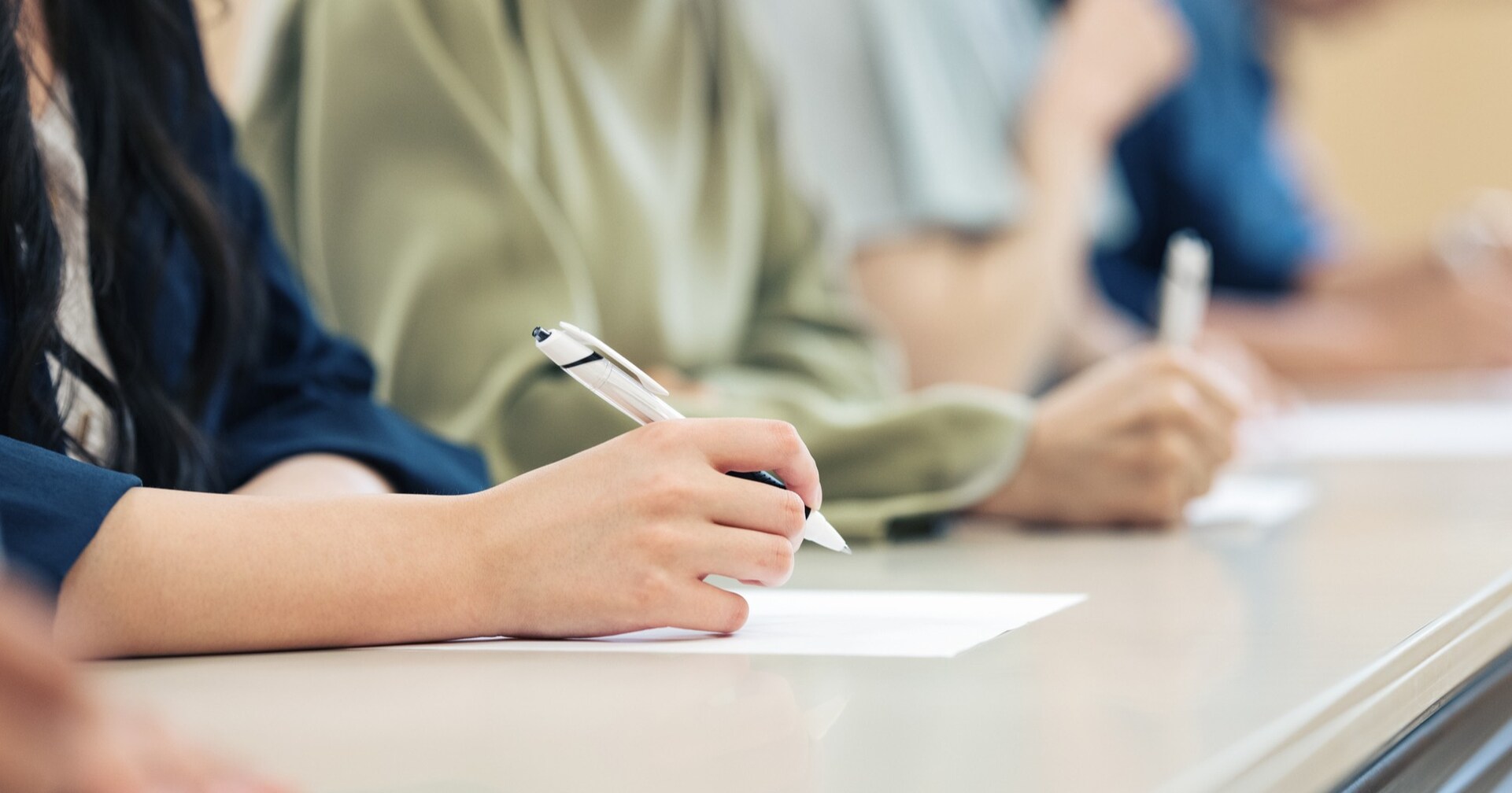 【ゾッとする】会社で匿名のアンケートが実施されたが、出すのを忘れて放置していると…？