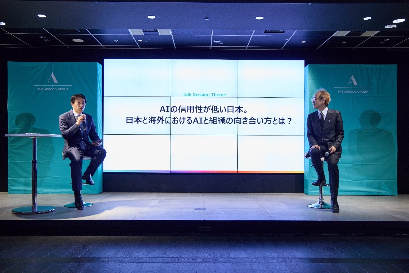 平野健二社長（左）と中西崇文教授（右）
