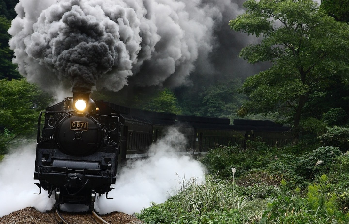 Ride 10 Gorgeous Steam Locomotives in Japan