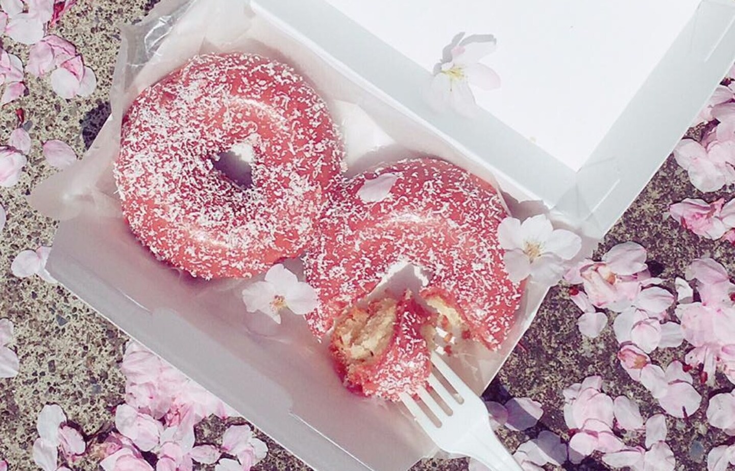 5 Tokyo Cafés for Sakura-Themed Treats