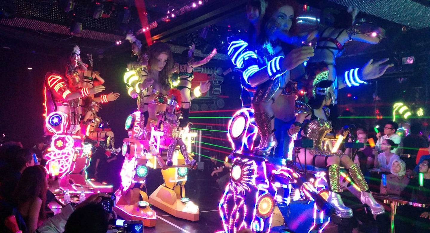 Robot Restaurant Serving up Epic Entertainment