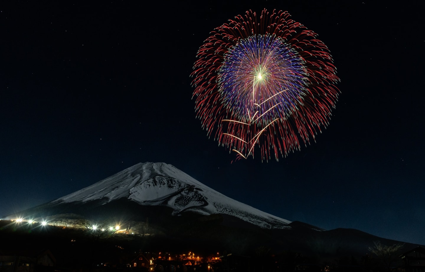 日本深度游：在富士山，欣赏歌舞伎＋花火大会的视觉盛宴